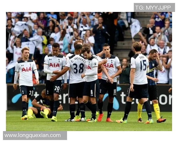 热刺迎战舒肯迪展现英超球队的实力与风采 热刺迎战舒肯迪展现英超球队的实力与风采